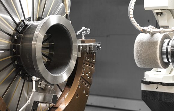 Grinding machine in the KRW production hall